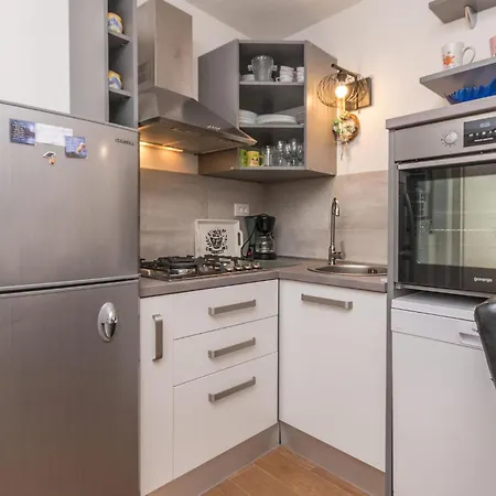 2 Bedroom Pet Friendly In Biograd
