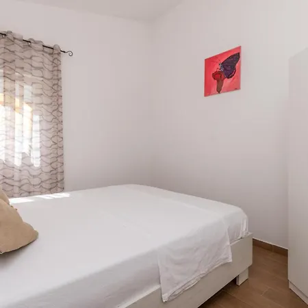 2 Bedroom Pet Friendly In Biograd