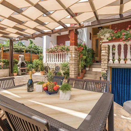 2 Bedroom Pet Friendly In Biograd