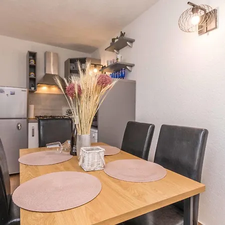 Apartment 2 Bedroom Pet Friendly In Biograd Biograd Na Moru