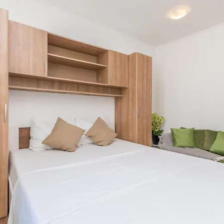 Apartment 2 Bedroom Pet Friendly In Biograd