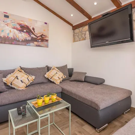 Apartament 2 Bedroom Pet Friendly In Biograd
